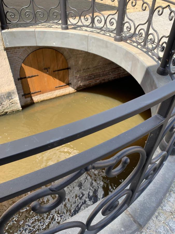 B&B Het Herenhuys Aan De Historische Gracht Van Kollum Exterior foto